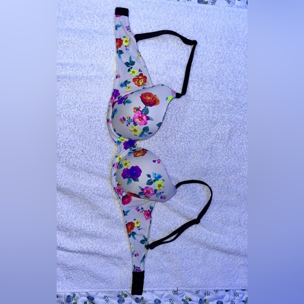 A 32C white, floral bra.